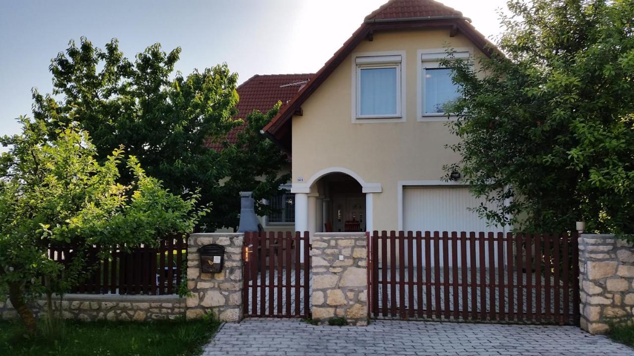 Grand Apartmanhaz Gyenesdias Exterior photo